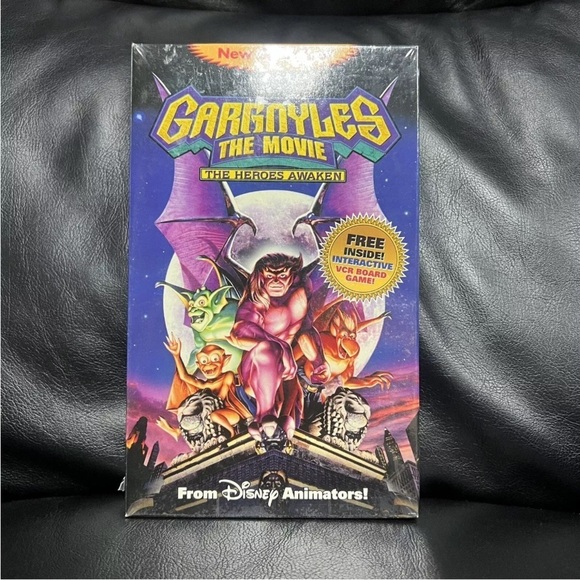 Disney Other - Vintage 1994 Gargoyles, The Movie: The Heroes Awaken (VHS + Board Game)
Complete